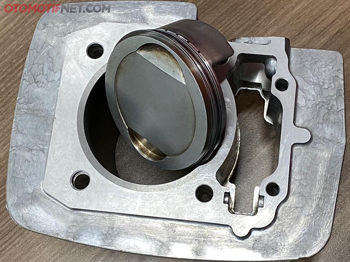 Piston 78 mm ditanamkan pada CRF150L, dimensi bloknya lebih besar agar suhu tetap stabil