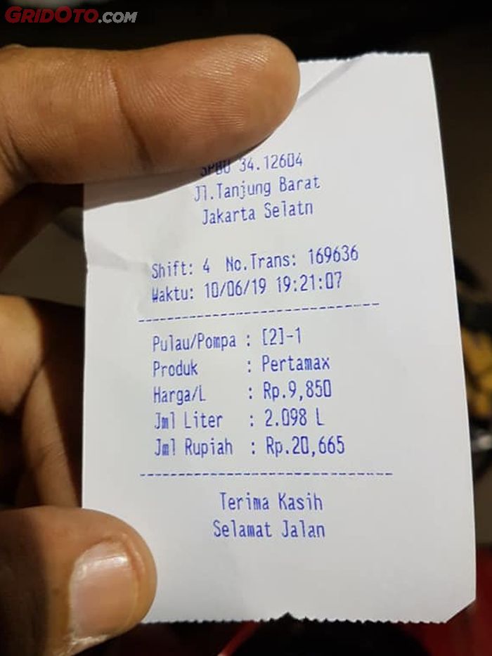 Jumlah bensin yang diisi full kedua ini dibagi dengan jarak tempuh (100 KM)