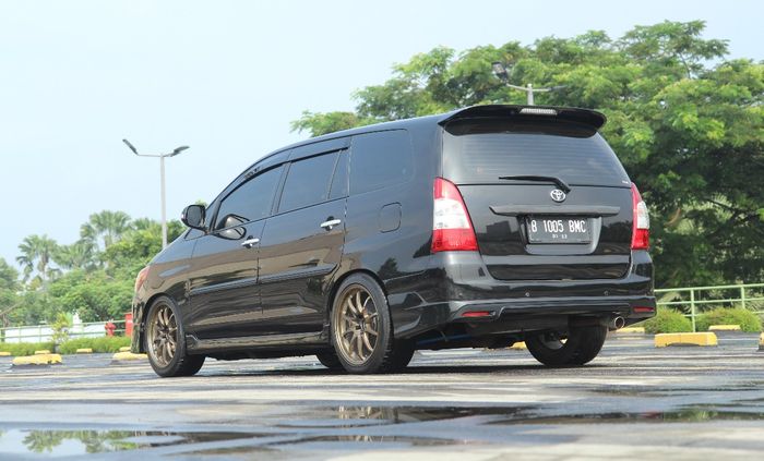 Jangan salah, ini Kijang Innova bensin loh!