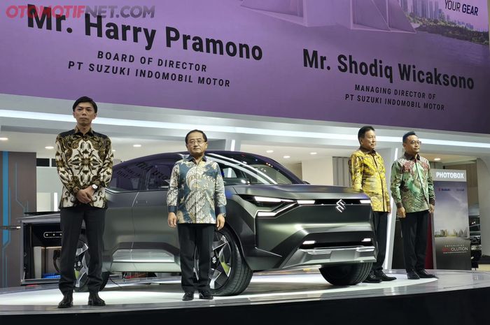 SUV listrik konsep Suzuki eVX yang diperkenalkan di ajang GIIAS 2024, sebagai bagian dari strategi Multi-Pathway Suzuki secara global