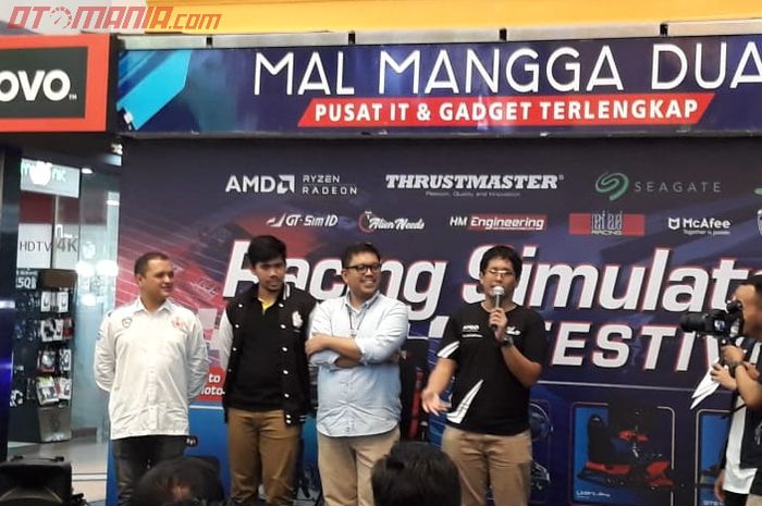 Perkenalan E-Motorsport oleh Ikatan Motor Indonesia (IMI) di Mal Mangga Dua