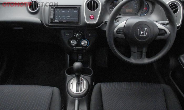 Dasbor Honda Mobilio RS CVT 2014