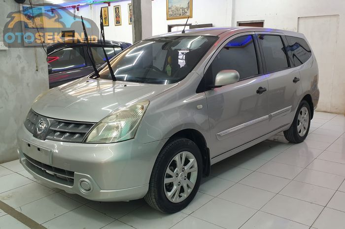 Spesifikasi dan kisaran harga Nissan Grand Livina seken tahun 2007 dan 2008.