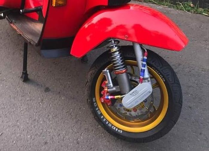 Vespa klasik upgrade rem cakram dan kaliper Brembo serta pelek Vespa Primavera