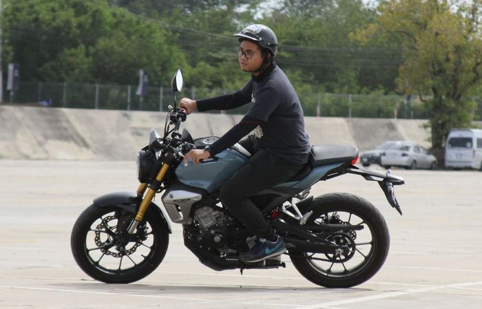 Honda CB150R ExMotion saat dicoba OTOMOTIF di area parkir sirkuit Buriram, Thailand