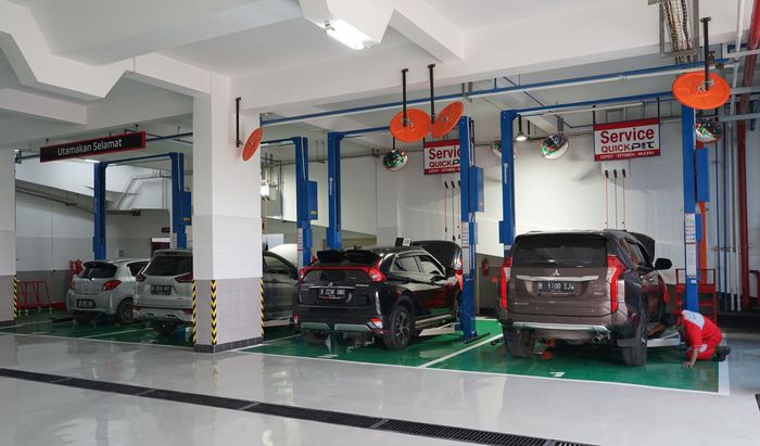 Ilustrasi bengkel Mitsubishi