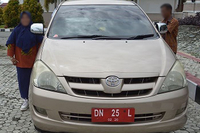 Buat sobat yang mencari MPV bekas di bawah Rp 100 juta, bisa cek lelang Toyota Kijang Innova satu ini.