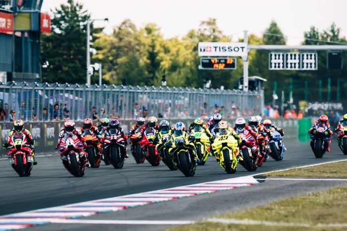 Jarak grid akan diperlebar hingga fitur holeshot Device dilarang