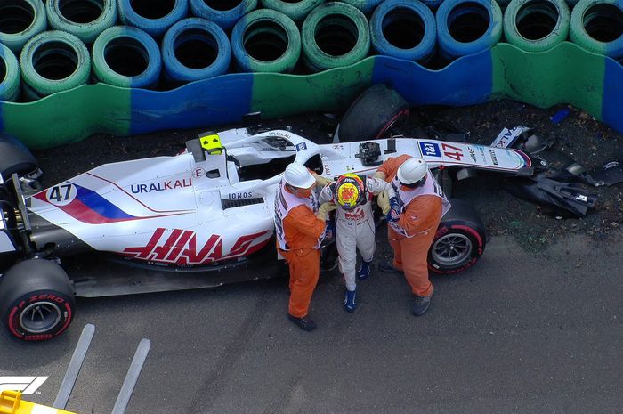 Pembalap tim Haas, Mick Schumacher mengalami crash pada FP3 F1 Hongaria 2021