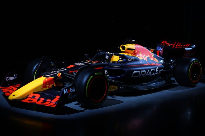 Red Bull resmi telah memamerkan corak RB18 untuk Formula 1 2022 tapi versi definitif mobil terbaru belum diungkap