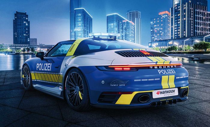 Modifikasi mobil polisi keren berbasis Porsche 911 Targa
