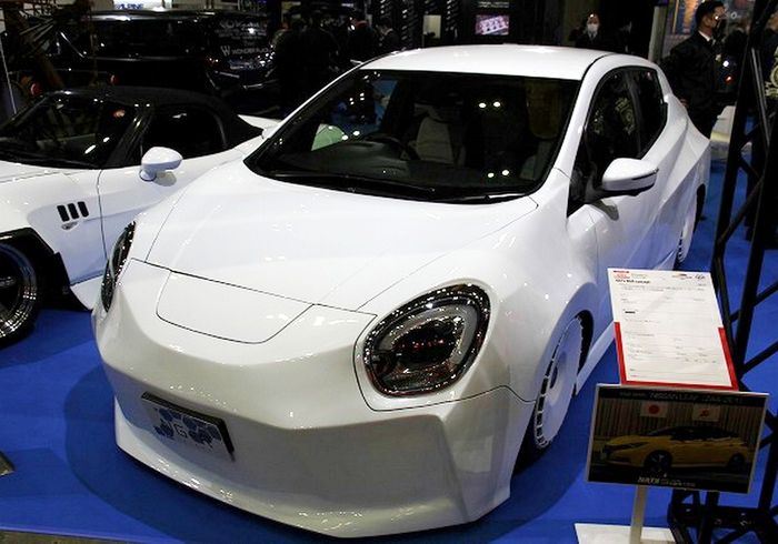 Tampilan depan modifikasi Nissan Leaf NGR Concept di Tokyo Auto Salon 2022