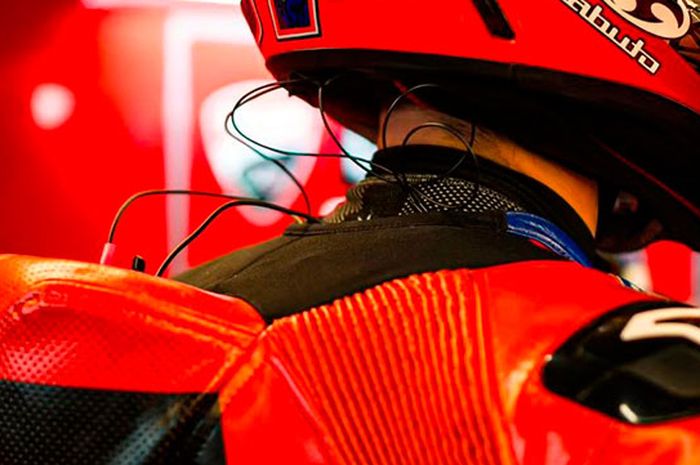 Alat komunikasi radio di MotoGP