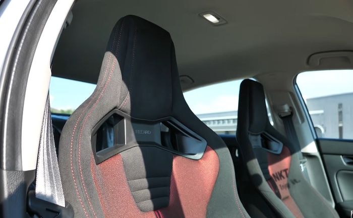 Sepasang jok semi bucket Recaro di kabin modifikasi All New Honda Civic