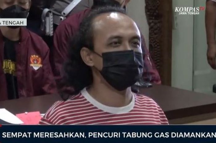 Pelaku pencurian 47 tabung gas elpiji 3 kg  di Semarang saat dimintai keterangan
