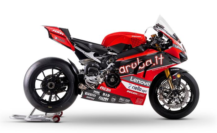 Tetap mempertahankan livery khas tim pabrikan Ducati di WorldSBK