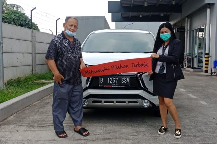 Ilustrasi serah terima mobil baru