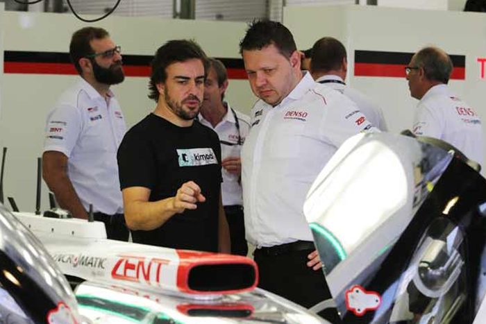 Fernando Alonso antusias menjajal mobil balap ketahanan dan satu waktu pengin turun di Le Mans 24 d'Heures