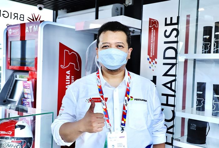 &quot;Tiket gratis dan akomodasi bagi 5 orang yang punya poin paling banyak,&rdquo; kata Rahman Pramono Wibowo, Direktur Commercial and Trading PT Pertamina Retail 