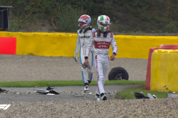 George Russell dan Antonio Giovinazzi, crash di F1 Belgia 2020