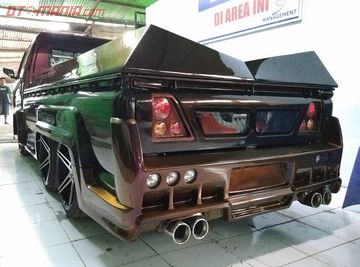 Bukan Lagi Kelas Pekerja Mitsubishi L300 Jadi Glamor Dengan Enam Roda Semua Halaman Gridoto Com