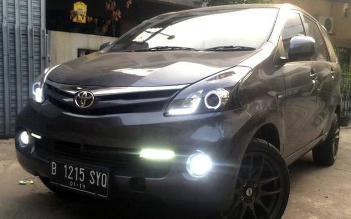 Toyota Avanza memang pasaran, biar enggak terlihat pasaran modifikasi lampu sedikit jadi kelihatan eksklusif