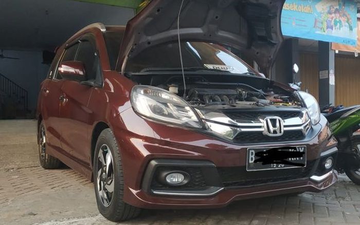 Mobil Honda Mobilio mendominasi di dealer mobil bekas Tangerang