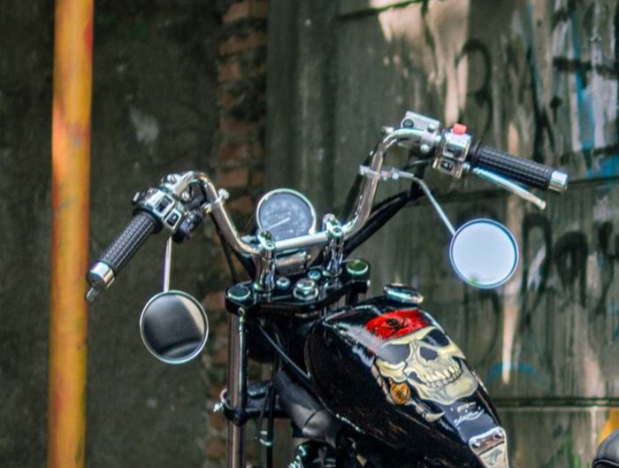 Setang skinny chopper model pullback tinggi sesuai dengan postur owner motor