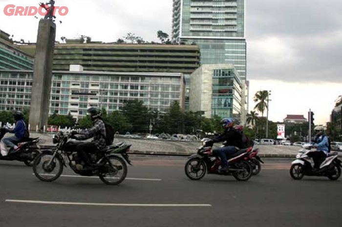 Ilustrasi pengguna motor di Jakarta