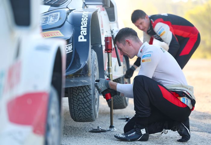 Pereli tim Toyota Gazoo Racing, Elfyn Evans mengalami masalah turbo pada mobil Toyota GR Yaris di Reli Akropolis 2022 hari Minggu (11/9)