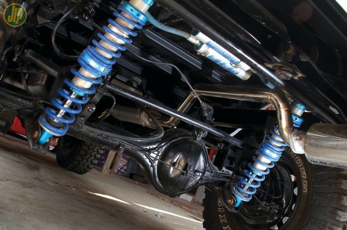 Sokbreker memakai coilover shock 10 inch keluaran KING. 