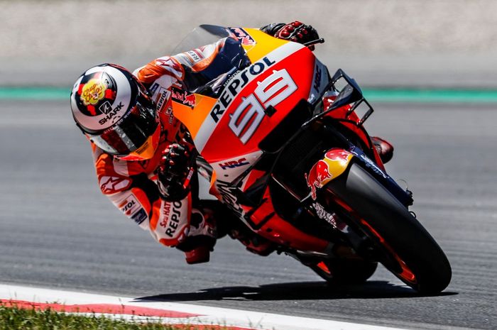 Pembalap Repsol Honda, Jorge Lorenzo mengalami crash saat mejalani tes MotoGP Catalunya, Lorenzo sempat takut bahwa tulangnya ada yang patah
