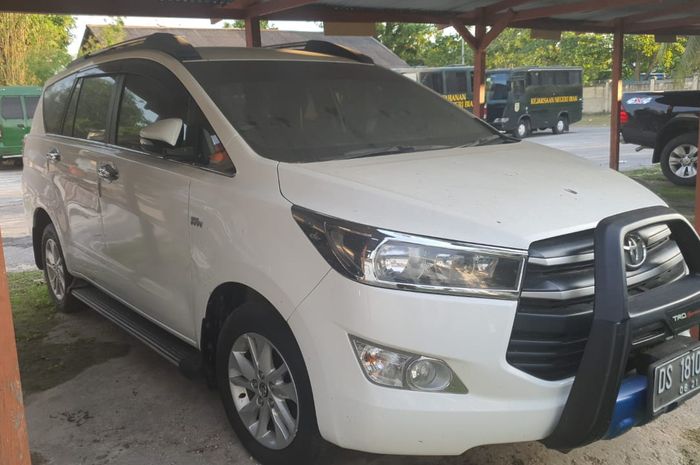 Spesifikasi dan kisaran harga Innova Reborn Bensin seken tahun 2018.