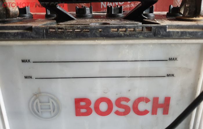 Air aki basah mobil cepat habis penyababnya bisa ketahuan dari sini. ILUSTRASI. Batas Ketinggian Air Aki Mobil