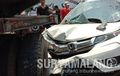 Honda BR-V Diseret Bus Dari Belakang, Remuk Tak Berkutik, Penumpang Wanita Tewas