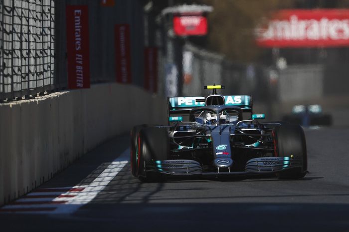  Hasil lomba F1 Azerbaijan 2019 berhasil dimenangkan oleh pembalap Mercedes, Valtteri Bottas berhasil mengungguli Lewis Hamilton