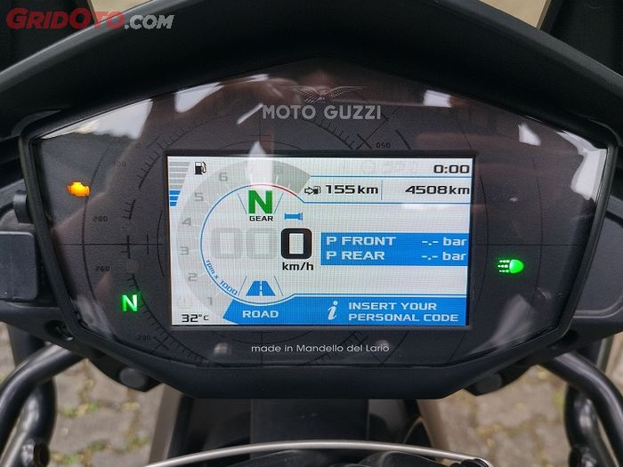 Panel instrumen Moto Guzzi V85T Travel layar TFT full color