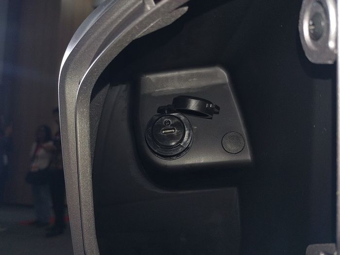New Honda Scoopy kini menggunakan power outlet USB type C