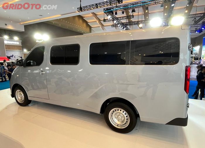 Wuling EV Van punya bodi bongsor