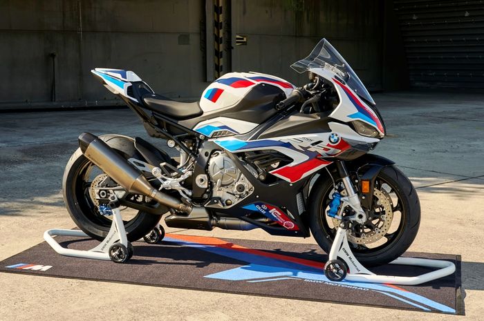 BMW M 1000 RR