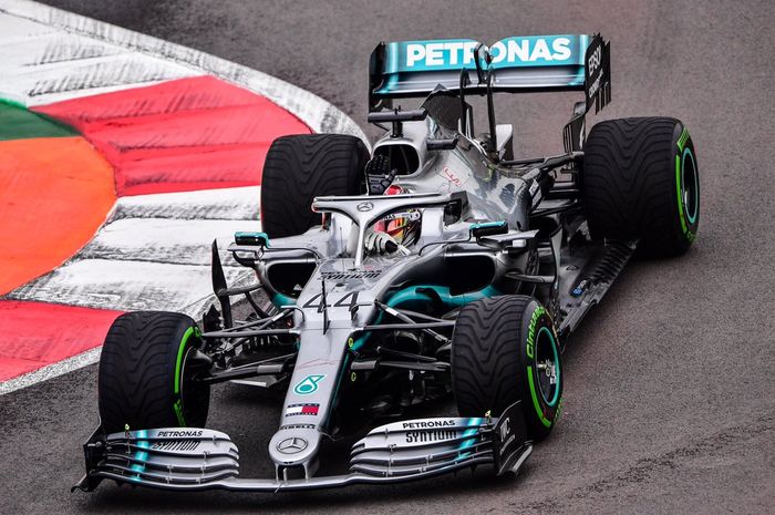 Lewis Hamilton berhasil menjadi yag tercpat mengungguli Charles Leclerc di posisi kedua, berikut hasil FP1 F1 Meksiko