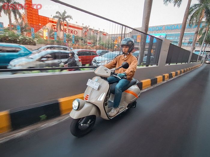 Walau berbodi gambot, Vespa GTV terasa menyenangkan berkat dorongan mesin powerful