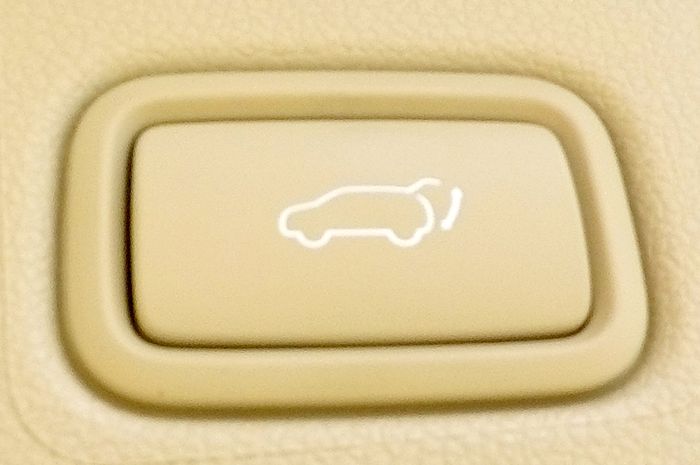 Fitur Power Tailgate