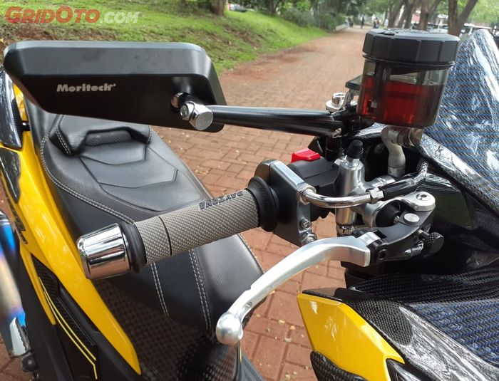 Honda Vario 150 pakai master rem RCB S1 tabun Brembo gas spontan KTC saklar kanan Xabre dan spion model Rizoma