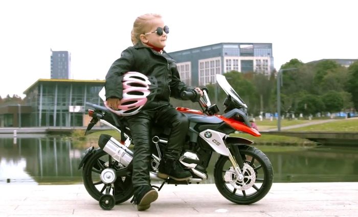 Rollplays membuat BMW R 1200 GS khusus anak kecil