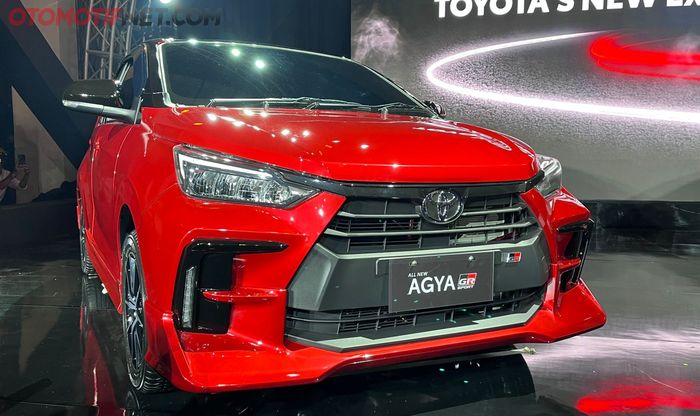 Toyota Agya GR 2023 tampak depan 