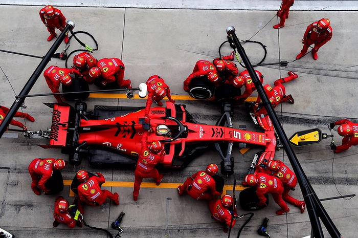 Bos tim Ferrari, Mattia Binotto, akan membenahi pit stop pada F1 musim 2020 yang jadi masalah utama pada musim lalu