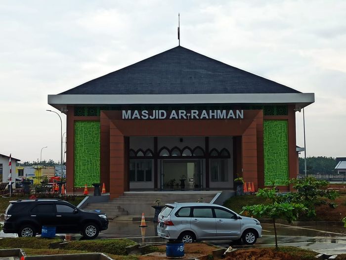 Kedua rest area ini memiliki fasilitas pujasera, mini market, sarana ibadah, dan toilet gratis