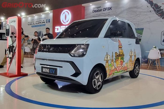 DFSK Mini EV di pameran mobil listrik PERIKLINDO Electric Vehicle Show.