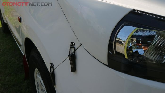 Banyak sekali printilan aksesori dipasang disini, tapi yang gokil adalah semuanya ditanam di bodi alias dibaut 